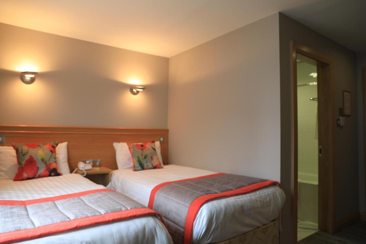 The Valley Hotel & Carriage Gardens Fivemiletown Esterno foto