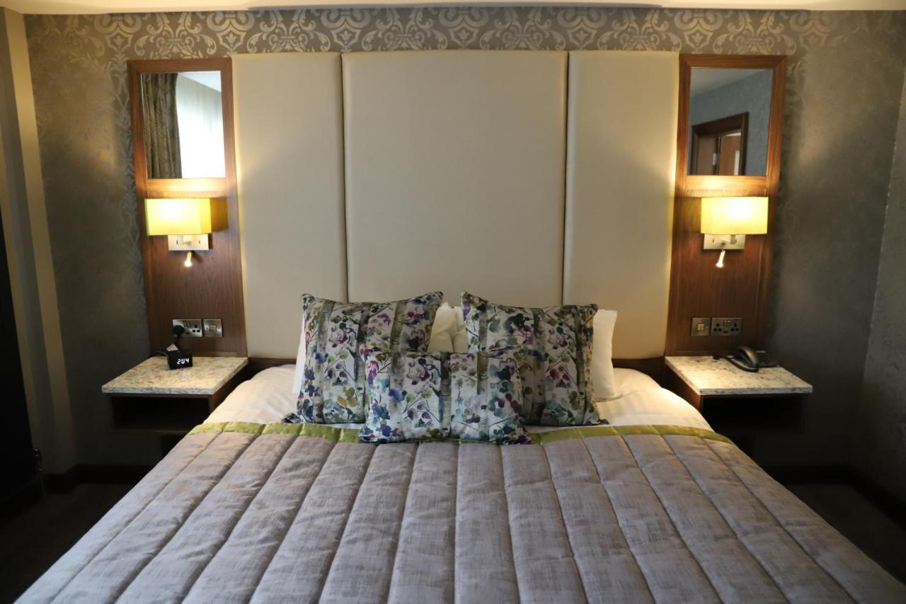 The Valley Hotel & Carriage Gardens Fivemiletown Esterno foto