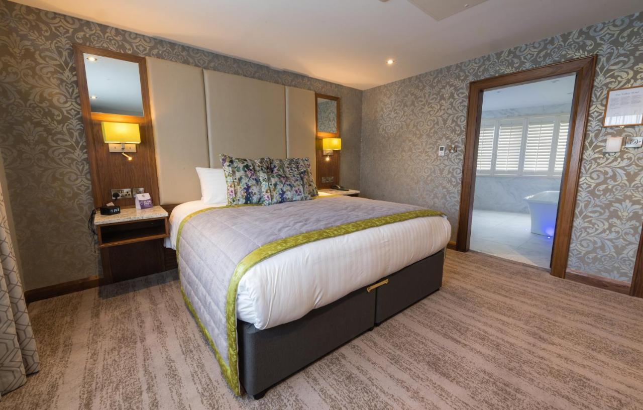 The Valley Hotel & Carriage Gardens Fivemiletown Esterno foto
