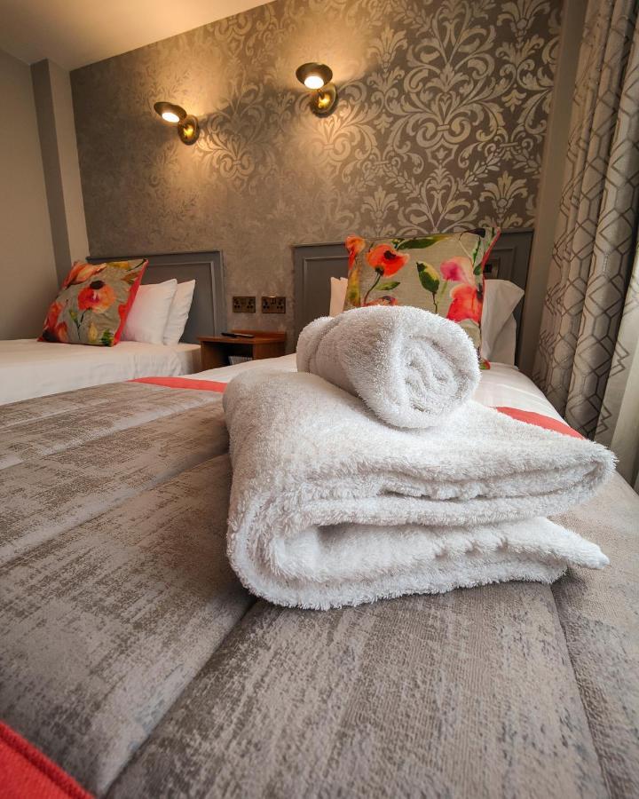 The Valley Hotel & Carriage Gardens Fivemiletown Esterno foto