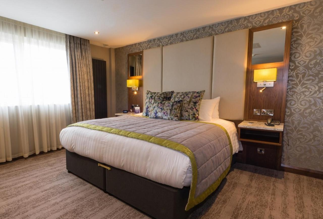 The Valley Hotel & Carriage Gardens Fivemiletown Esterno foto