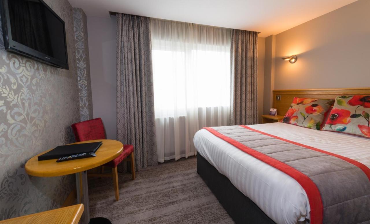 The Valley Hotel & Carriage Gardens Fivemiletown Esterno foto