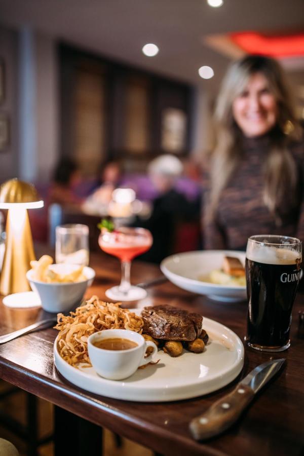 The Valley Hotel & Carriage Gardens Fivemiletown Esterno foto
