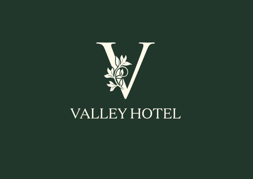 The Valley Hotel & Carriage Gardens Fivemiletown Esterno foto