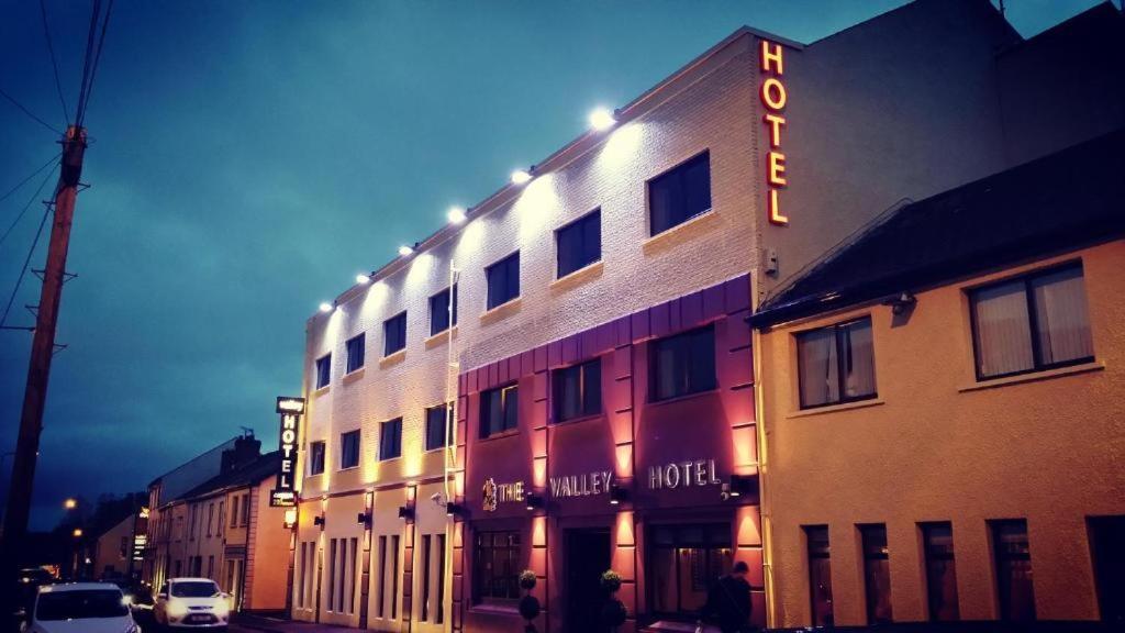 The Valley Hotel & Carriage Gardens Fivemiletown Esterno foto