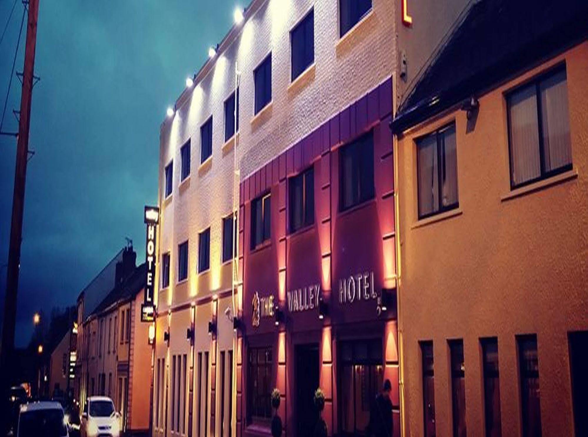 The Valley Hotel & Carriage Gardens Fivemiletown Esterno foto