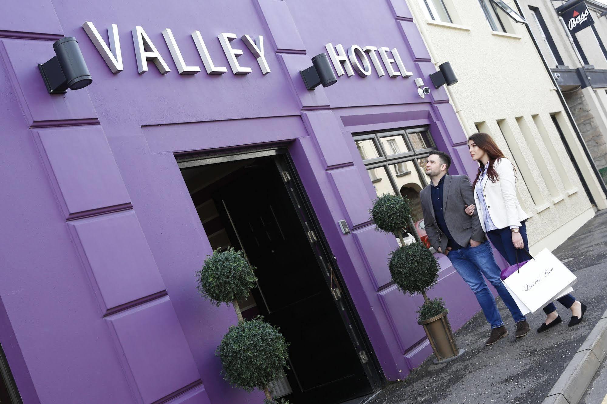 The Valley Hotel & Carriage Gardens Fivemiletown Esterno foto