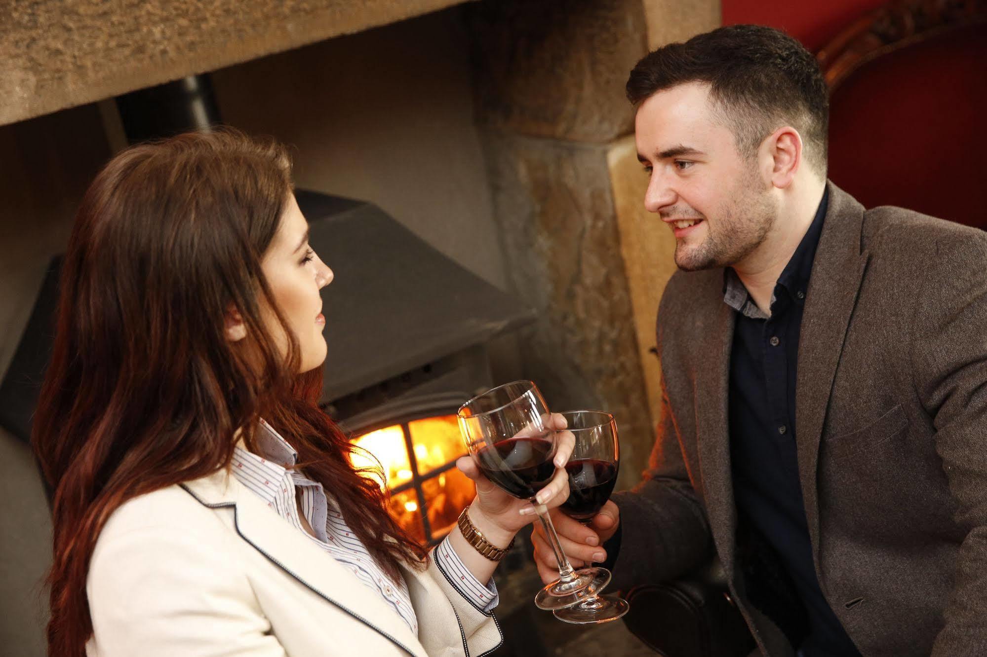 The Valley Hotel & Carriage Gardens Fivemiletown Esterno foto